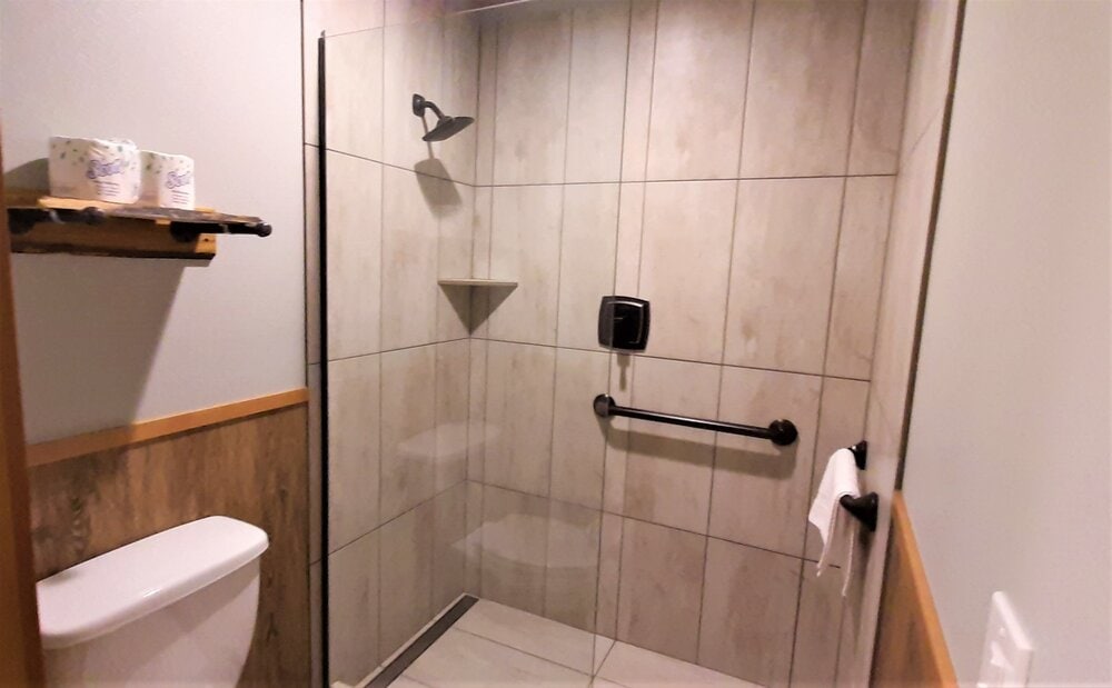 Chalet Lodge Room 17 - Image 5