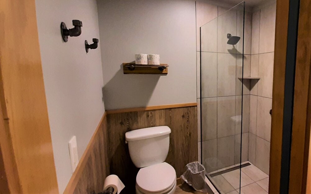 Chalet Lodge Room 17 - Image 4